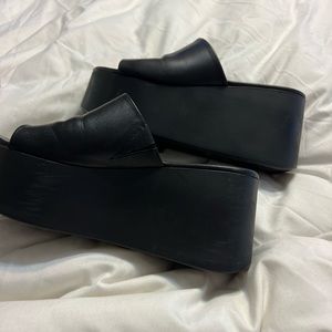 Steve Madden Crista Black. Size 8. I Wore these sandals 3 times.